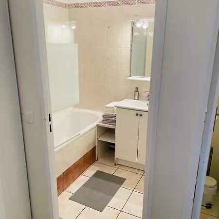 Apartment Lumineux Sans Vis A Vis Avec Balcon Prive Chelles (Seine-et-Marne)