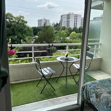 Lumineux Sans Vis A Vis Avec Balcon Prive