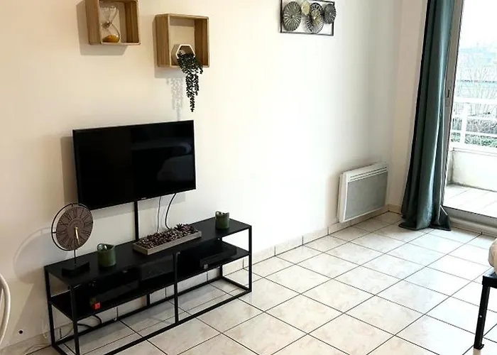Lumineux Sans Vis A Vis Avec Balcon Prive * Chelles (Seine-et-Marne)